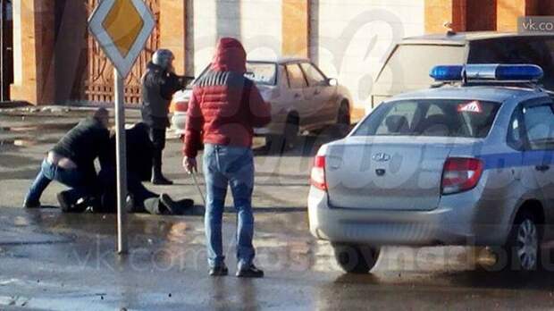 Полиция обезвредила мужчину, который с ножом напал на прохожих в Ростове