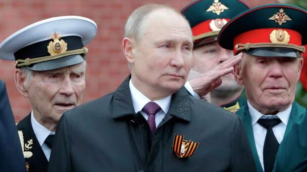 Путин поздравил россиян с Днём Победы