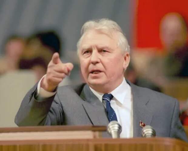 Умер бывший секретарь ЦК КПСС Егор Лигачев