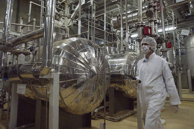 Пожар на ядерном объекте в иранском Исфахане попал на видео