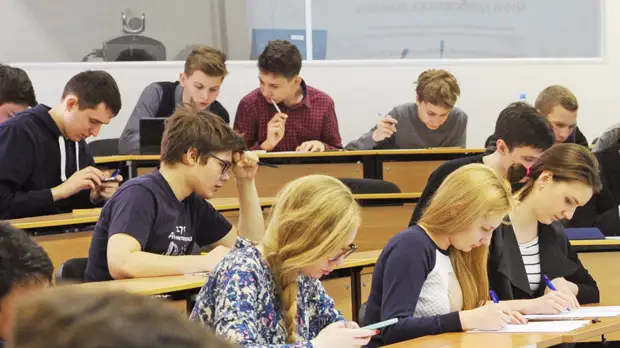 Итоговое сочинение в Подмосковье напишут более 35 тысяч школьников