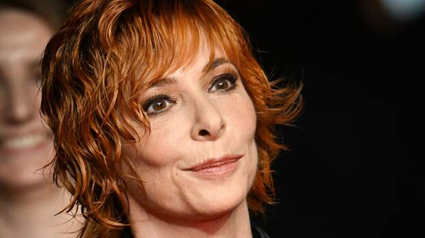 В сети восхитились внешностью 64-летней Милен Фармер на видео с премьеры шоу