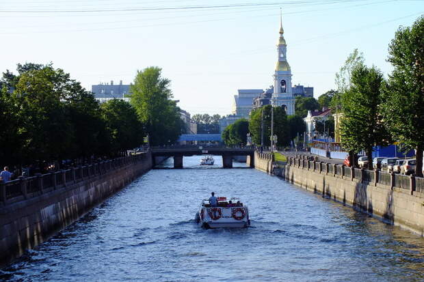 В гранит оделася Нева: гид по петербургским каналам... и канавкам