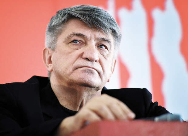 Александр Сокуров передумал показывать фильм в Каннах