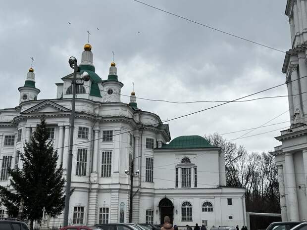 В тульских храмах начали освящать пасхальные куличи