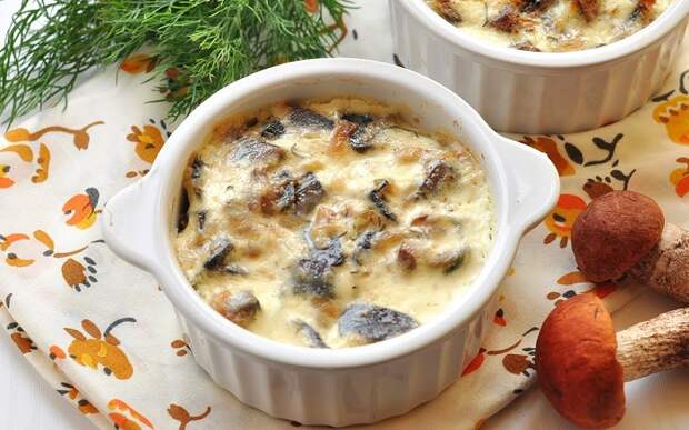 Жульен с курицей и грибами - классика советской кухни. / Фото: amp.znaj.ua