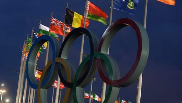 Флаги национальных сборных стран - участниц Олимпийских игр, архивное фото