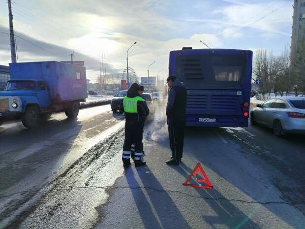 Депутат астраханской облдумы попал в ДТП из-за синего автобуса