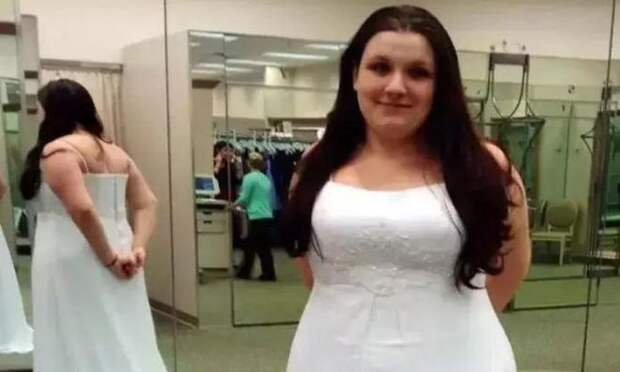 Мать и дочь унизили полную девушку, примерявшую свадебное платье. Но владелица магазина поставила их на место