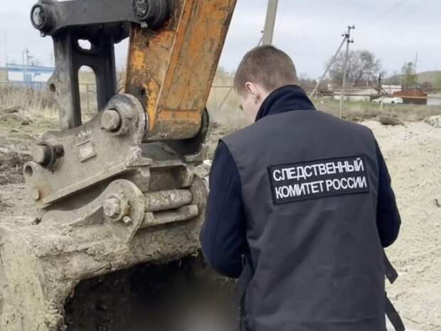 В Саратове на стройплощадке рабочий упал в траншею и его завалило грунтом