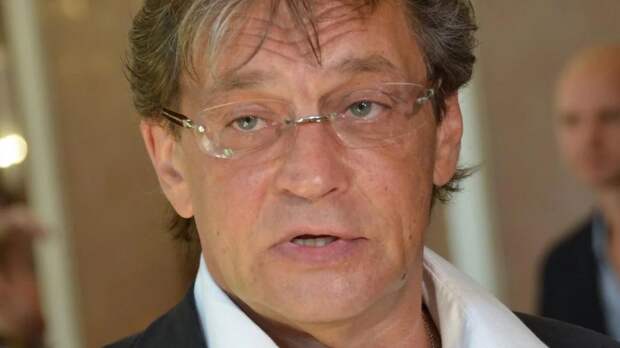 Актер Александр Домогаров не хочет и слышать о театре, которому отдал три десятка лет своей жизни