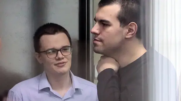 Двое фигурантов дела «Нового величия» порезали вены в суде