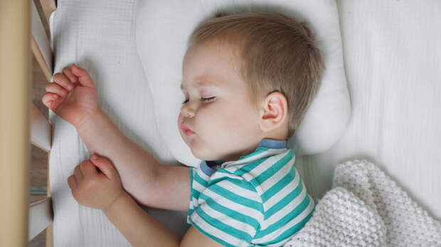 Педиатр Морозова рассказала, как научить ребёнка спать отдельно