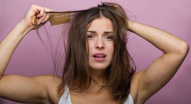 Считается нормой, что каждый день человек теряет от 50 до 150 волос