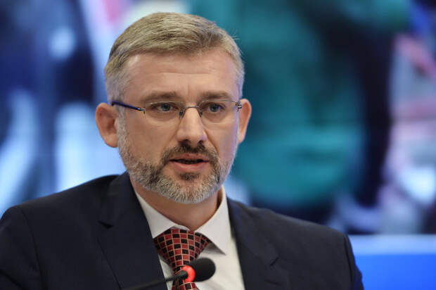 Евгений Дитрих: Люди теперь смогут помочь власти на местах правильно выбрать дороги для ремонта. Фото: РИА Новости Евгений Дитрих: Люди теперь смогут помочь власти на местах правильно выбрать дороги для ремонта. Фото: РИА Новости