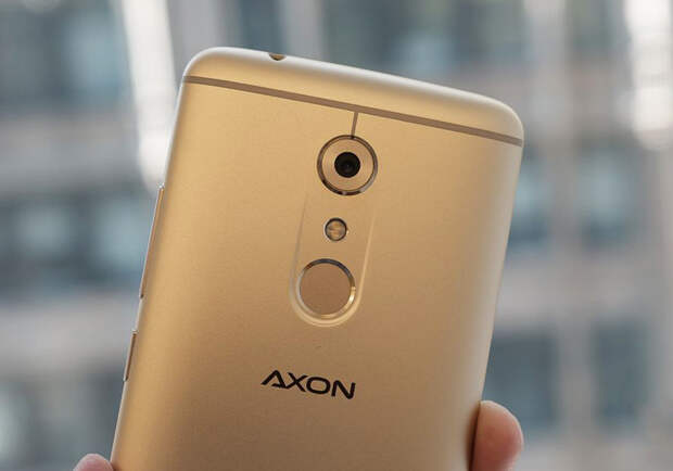 ZTE-AXON-7-3