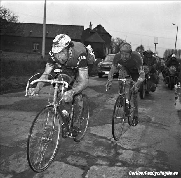 Kaprijke - Belgium - wielrennen - cycling - radsport - cyclisme - Eddy Merck and Roger De Vlaeminck, ancien coureur cycliste - former cyclist   - foto Cor Vos ©2012