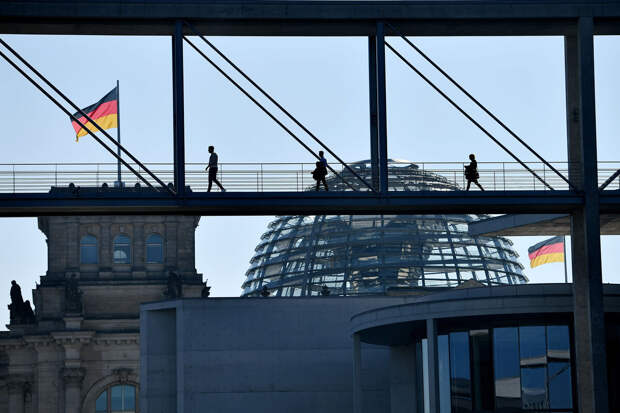 В городах ФРГ приостановят движение общественного транспорта из-за забастовки