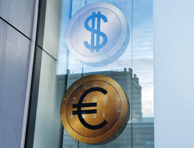 Влияние курса доллара на доходы российского бюджета оценили