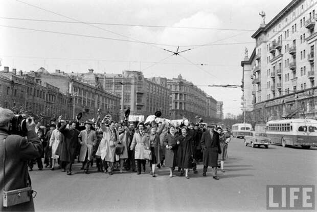 12 апреля 1961 года. Всенародное ликование СССР, гагарин, космос, ностальгия