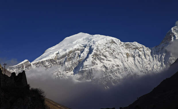 Ганкар Пунсум На границах Тибета, Бутана и Китая расположены высочайшие пики гор Ганкар Пунсум. Они остаются неисследованными по политическим причинам: все три государства поддерживают вялотекущий спор об этой территории. Кроме того, покорить Ганкар Пунсум смогли бы лишь профессиональные альпинисты — а таких в рядах кабинетных картографов считанные единицы.