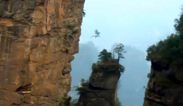В Китае снова сняли на видео таинственного дракона в небе