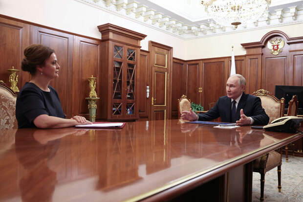 Путин встретился с Цивилевой и поблагодарил фонд "Защитники Отечества" за работу