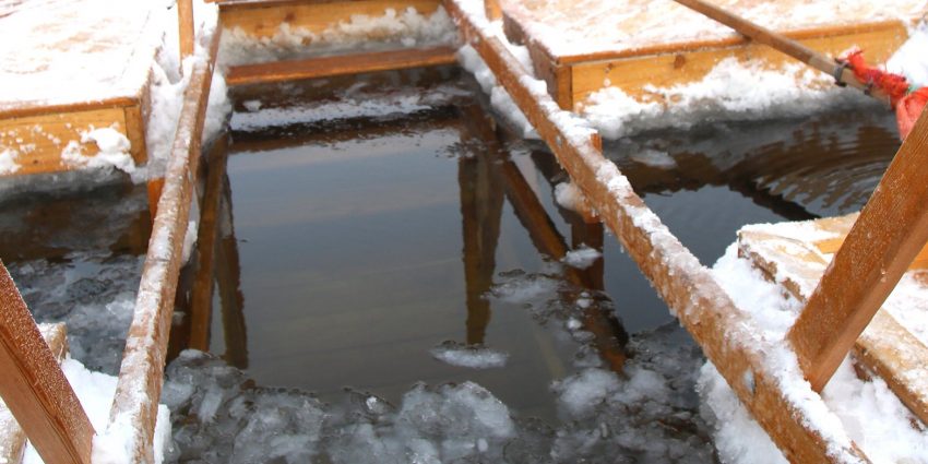 Крещенская вода доступна прихожанам храма на Верхней Масловке до вечера 19 января