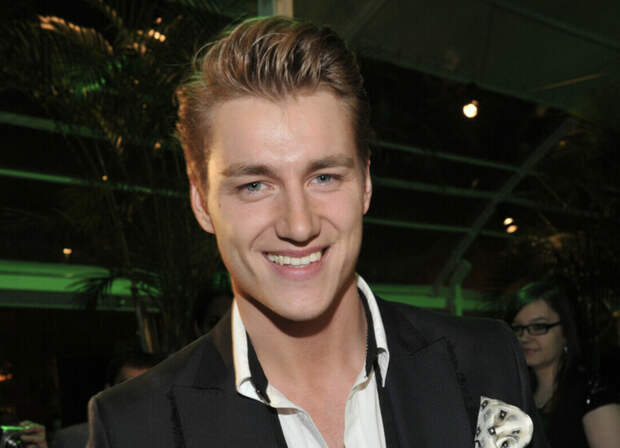 Бургеры и поцелуи: как проводят будни Алексей Воробьев и его жена