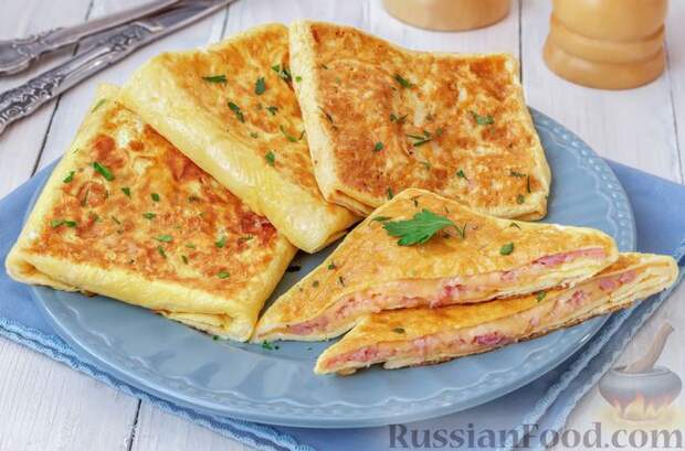 Фото к рецепту: Яичные конвертики с сыром и ветчиной