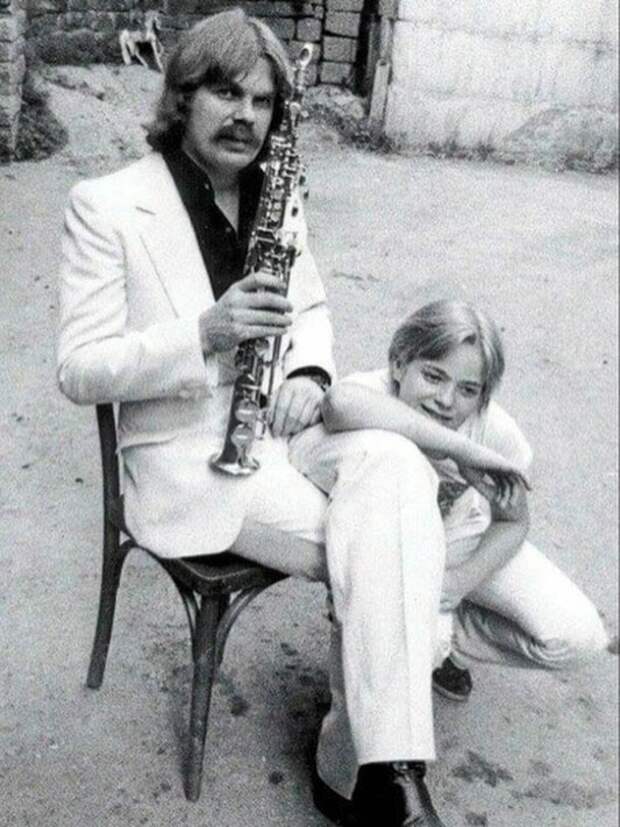 Певец Владимир Пресняков показал архивное фото с отцом в день его 80-летия