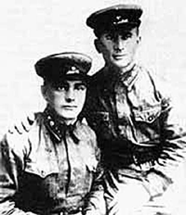 Петр Яценко (слева) и Магомед Узуев.