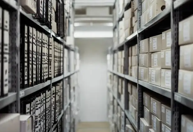 Петербургские депутаты объявили поиск «уничтожителя» архивов: почистить надо 10 тонн документов