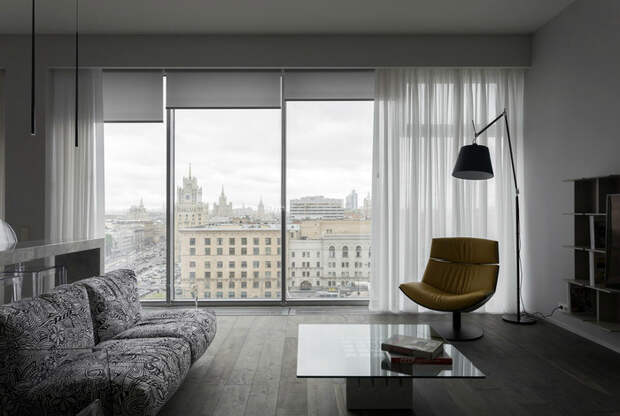 Окна в пол и плохой вид. | Фото: Красивые квартиры - MediaSole.