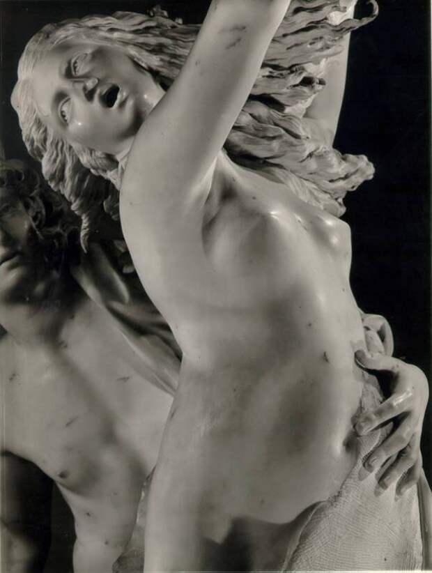 Скульптура_Джан-Лоренцо-Бернини_Аполлон-и-Дафна-1622–25_02.jpg