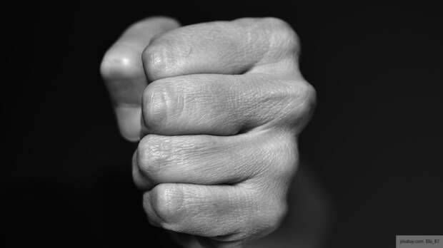 Подросток сломал пенсионерке плечо в Петербурге