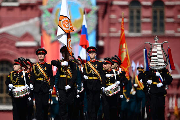 РИА: на Красной площади в Москве началась генеральная репетиция парада Победы