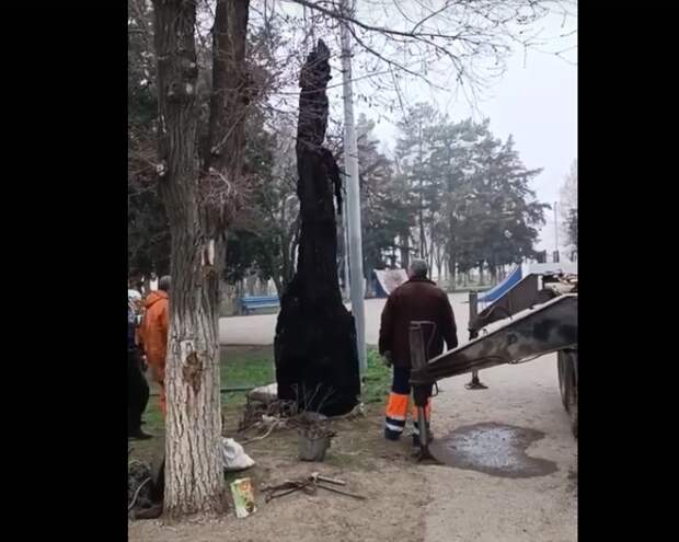 Астраханский водоканал при прочистке коллектора достал из него нечто невообразимое