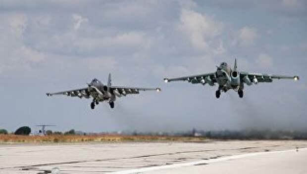 Российские штурмовики Су-25 взлетают с авиабазы Хмеймимв Сирии