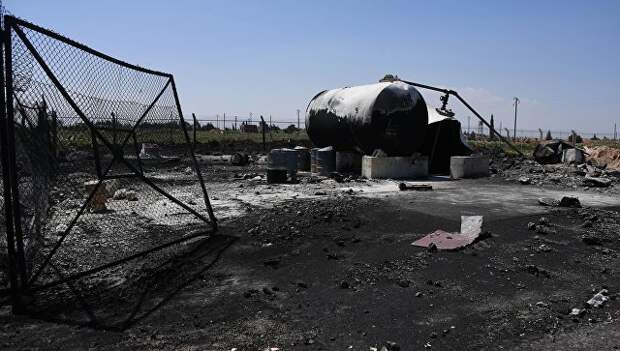 Последствия ракетного удара США по авиабазе Шайрат в Сирии. Архивное фото