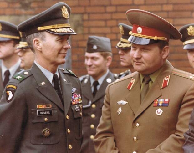 MG_John_E._Rogers_(USA),_lieutenant_Colonel_Alexander_Dorofeev._(Soviet_Union)._W.Berlin.1981.jpg