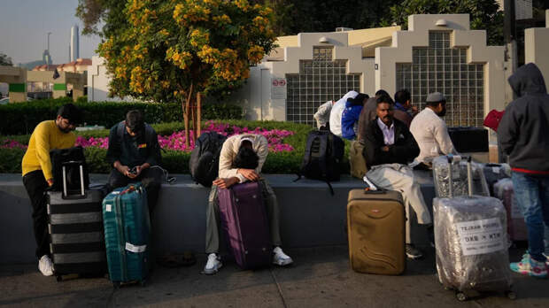 Власти Дубая поручили отелям продлить размещение туристов из-за отмен рейсов