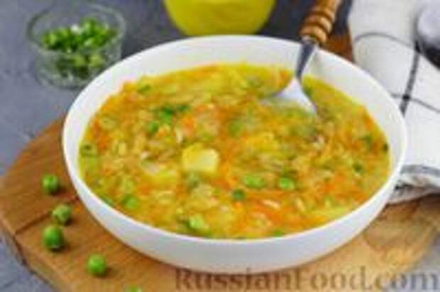 Фото к рецепту: Щи из квашеной капусты с рисом и горошком