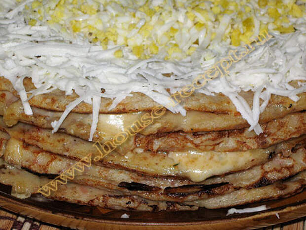 Блинный торт с грибами, мясом, сыром