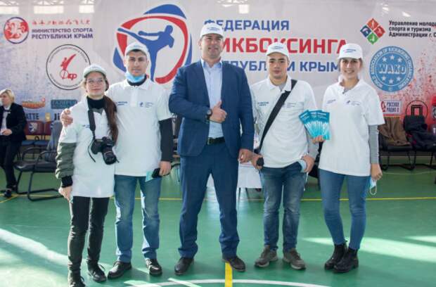 Студенты-волонтеры СевГУ голосуют за чистый спорт в Крыму
