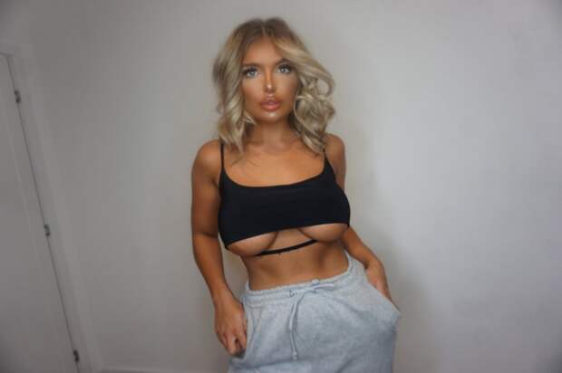Красивые девушки и их underboob засветы