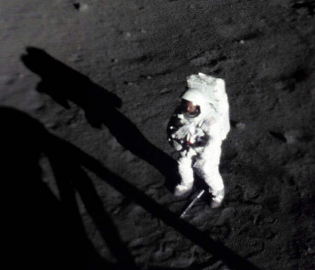 астронавт на Луне