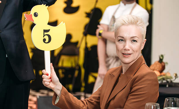 Дарья Мороз, Евгений Миронов и другие на благотворительном ужине в Москве