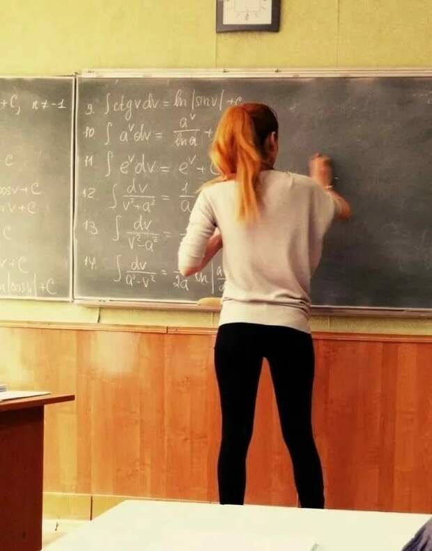 У этих молоденьких учительниц точно нет проблем с посещаемостью У этих молоденьких учительниц точно нет проблем с посещаемостью