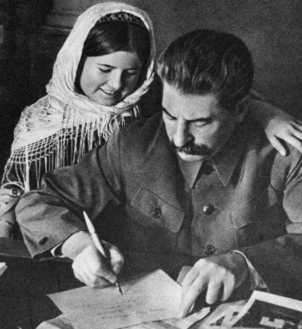 Сталин и Мамлакат Нахангова, 1935 г.